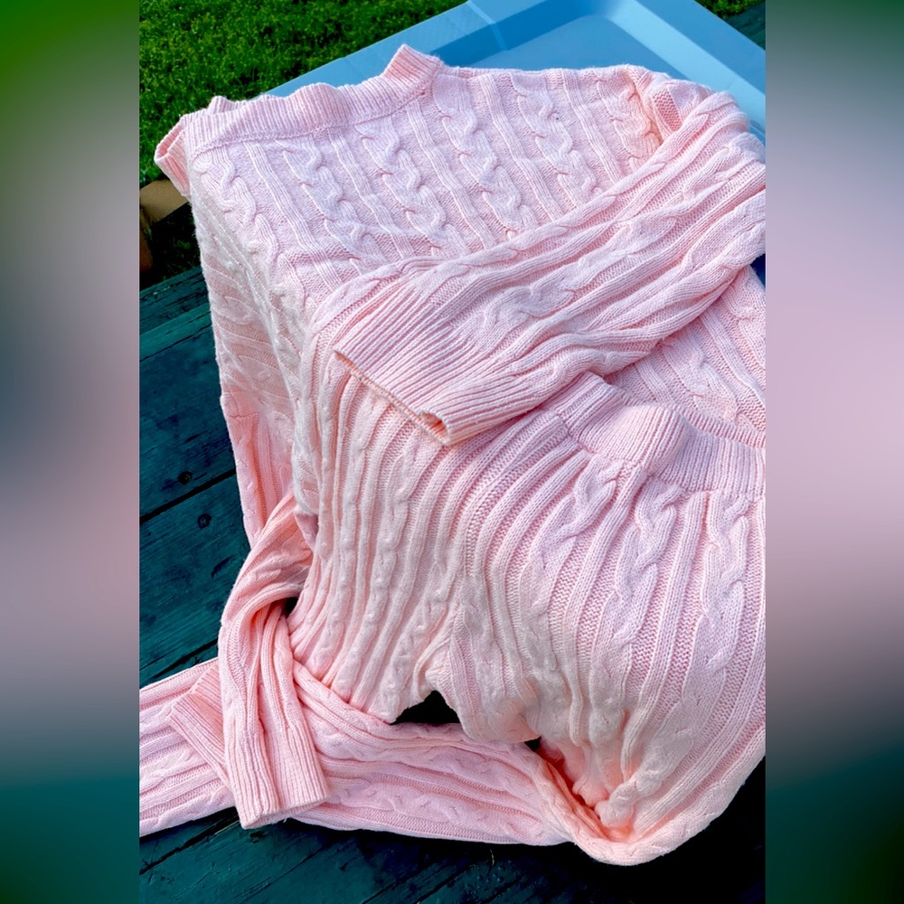 Women’s soft pink 2 piece chunky knit lounge wear. Sweater/ Leggings